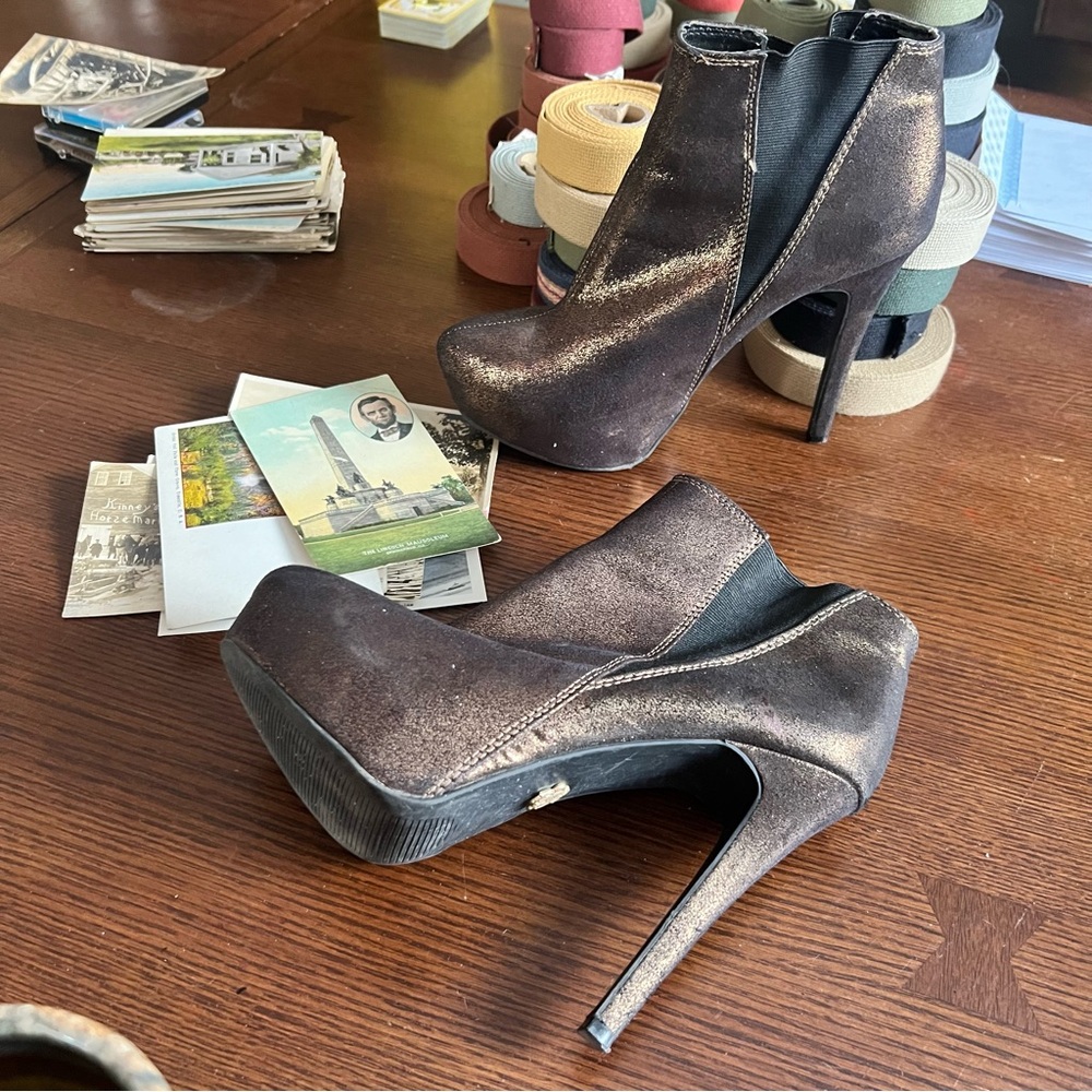 ROCK & REPUBLIC Georgine Bronze Platform Heels 5” Sparkle size 7.5 - Picture 2 of 7